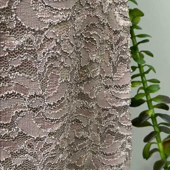 Keyhole Back Lace Dress - Picture 6 of 7